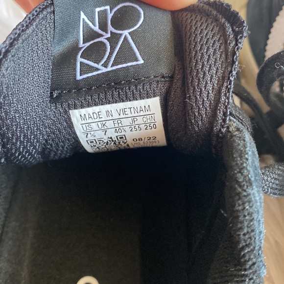 Adidas Nora black and white size 7.5 - Picture 6 of 6